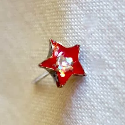 Clous d'Oreilles Étoiles: Choisissez Votre Couleur Brillante!